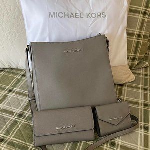Michael Kors Jet Set Messenger Purse and matching wallet